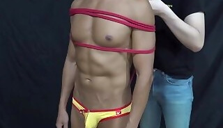 The art of roping🧵 a muscle guy to make his pecs so juicy!💪🤤