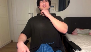Asian Muscle Guy Live