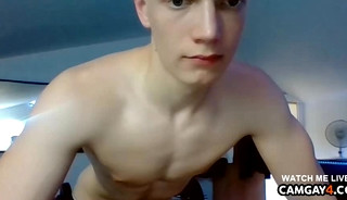 Muscle boy masturbates live