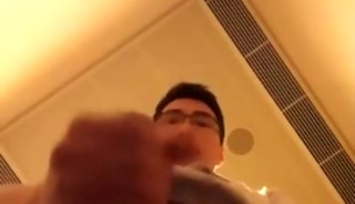 香港眼镜男洗手间自慰