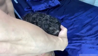 Putinha gozando com socadas de uma pica deliciosa no cu