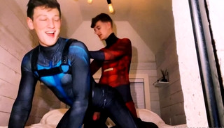 Robin and Nightwing getting down and dirty
