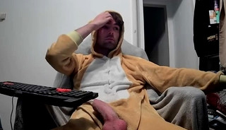 Cute Bear Strokes His Pizzle
