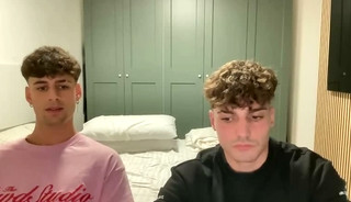 Italian boys wank toghether