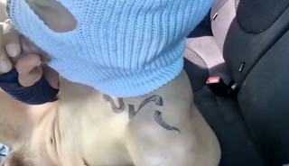 An 18-year-old passing teenager sucked all the cum out of dady cock right on the street near the riv