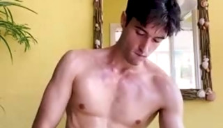 David lifts and jerks his Spanish cock
