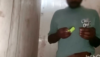 Indian public bathroom mein Jaat ka Bal banata ganda gaon ka ladka