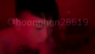Vietnamese - Bé Hân nhỏ xíu chuyên húp những cây hàng khủng long P1