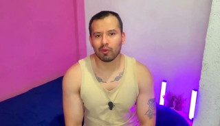 Conductor de auto tiene sexo en el interior del auto con joven delicioso !