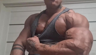 Perfect muscle hunk
