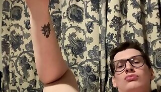 Twink shows off his feet and plays with his ass