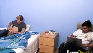 Teen twink stepson in threeway with bear