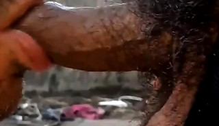Mendigo Hetero se Deja Mamar la Verga Peluda y Sexo Bareback en la Calle