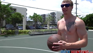 Horny jocks butt banging after some one on one basketball