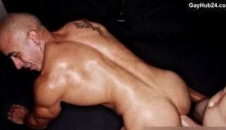 Big bareback cock for muscular lucky bottom
