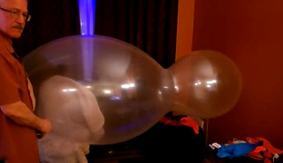 153) Looner Daddy Enjoys Mouse and Giant Doll Balloons