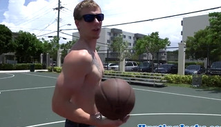 Muscly jock assfucked after dicksucking