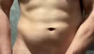 Rico macho se jala la verga hasta deslecharse