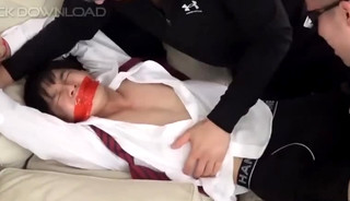 Thương bé học sinh