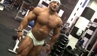 Roelly Winklaar Sexy Gym Posing