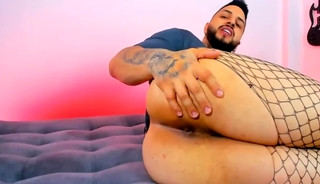 Mac dice in fishnets
