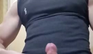 SHOWING MY COCK AND MUSCLES!