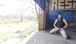 White bottom sucks BBC in a warehouse