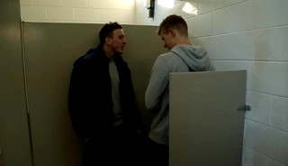 NextDoorBuddies Tom Faulk Exposes Cock in Public