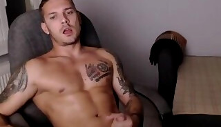 chaturbate husky_sabotage cumshot
