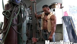 Body Shop Muscle Worship