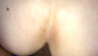 Un colombien me baise et me remplis de pisse et sperme