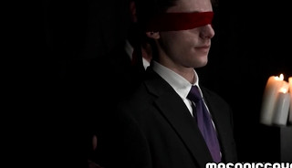 OMG! What a fucking MONSTERCOCK! Blindfolded and restrained twink anal fucked!