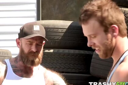 Tattooed jock Beaux Morgan gives perfect seductive blowjob
