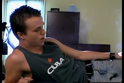 Skater Smoke and Stroke