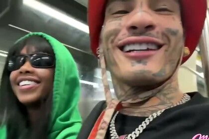 She couldn't stand seeing my erection and gave me a blowjob on the So Paulo subway.