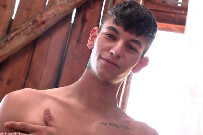 INTERVIEW & SOLO: Miguel Rivas